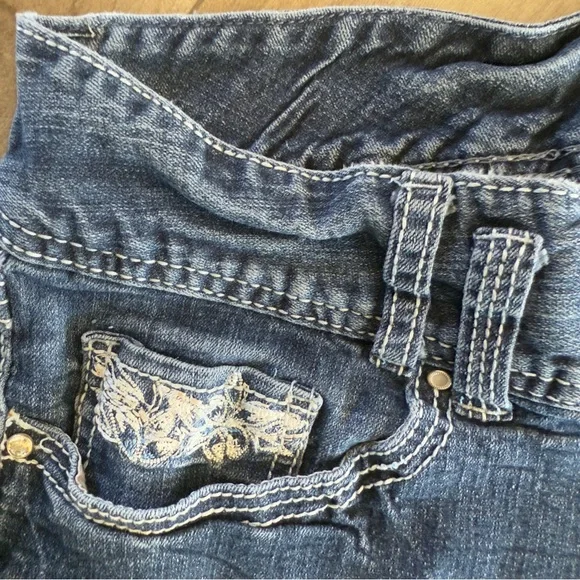 Short & Sexy Series Sophia cuffed embroidered Jean shorts size 14 - Picture 6 of 11